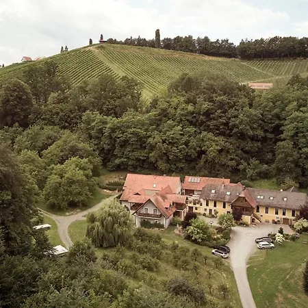 Bio Weingut Matthias Schnabl *